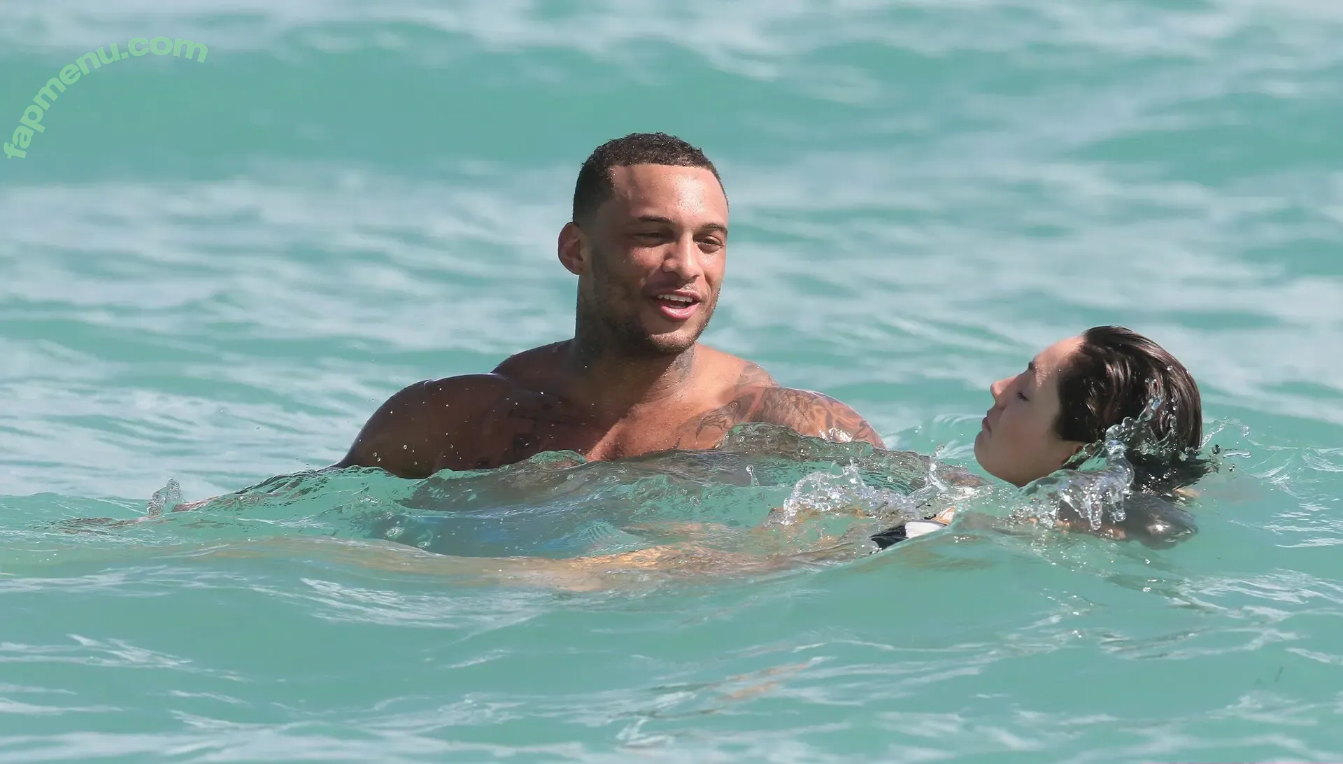 Kelly Brook nude photo #1848 (IAMKELLYBROOK / iamkb)