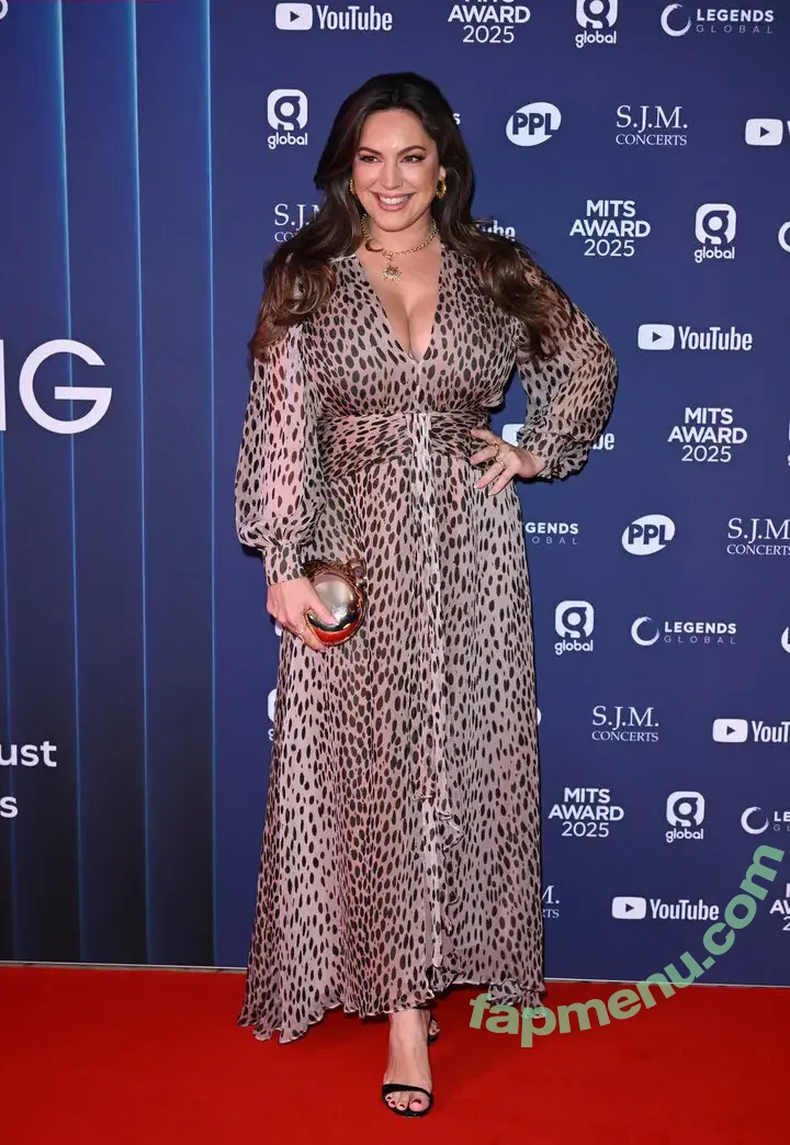 Kelly Brook nude photo #1932 (IAMKELLYBROOK / iamkb)