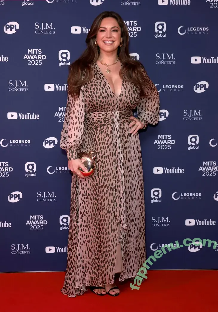 Kelly Brook nude photo #1935 (IAMKELLYBROOK / iamkb)