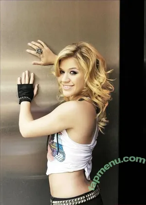 Kelly Clarkson / kellyclarkson nude photo #0030