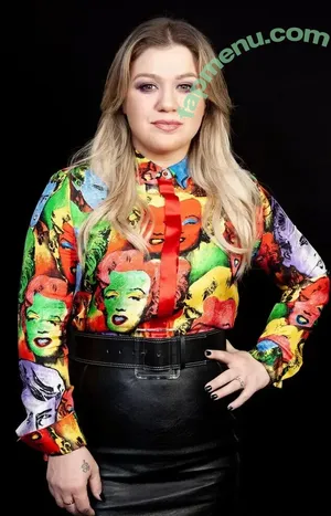 Kelly Clarkson / kellyclarkson nude photo #0053