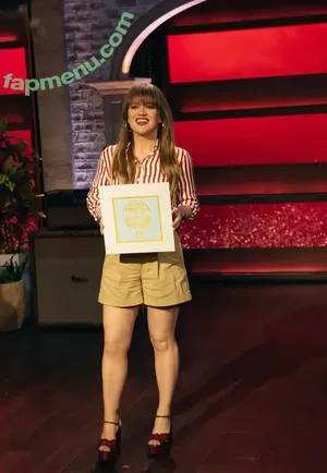Kelly Clarkson / kellyclarkson nude photo #0060