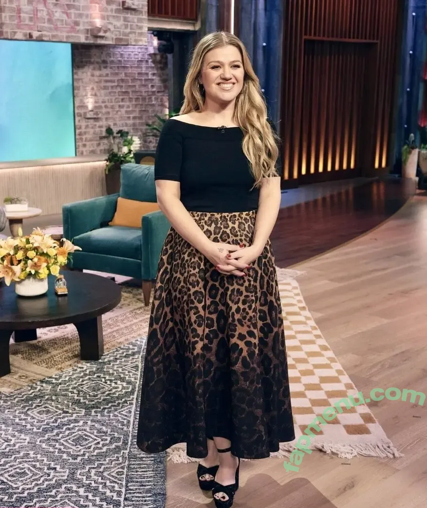Kelly Clarkson nude photo #0055 (kellyclarkson)