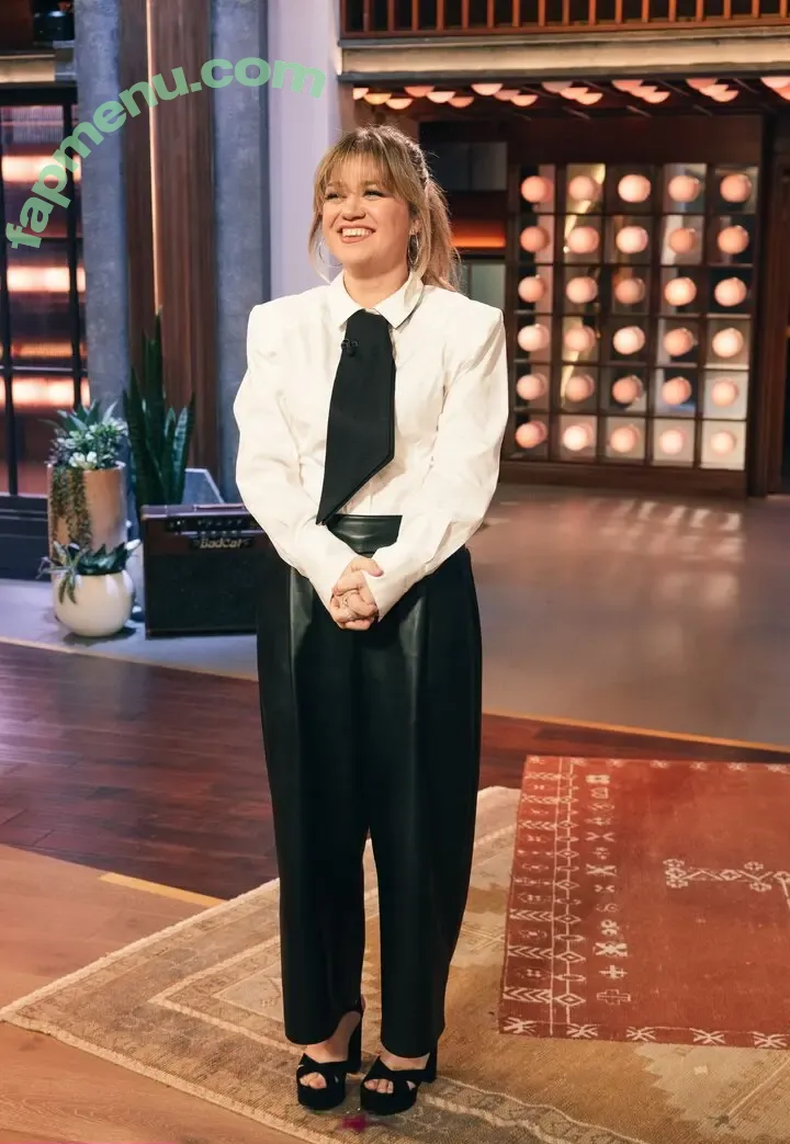 Kelly Clarkson nude photo #0058 (kellyclarkson)