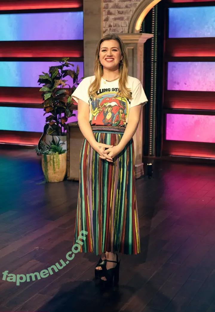 Kelly Clarkson nude photo #0061 (kellyclarkson)
