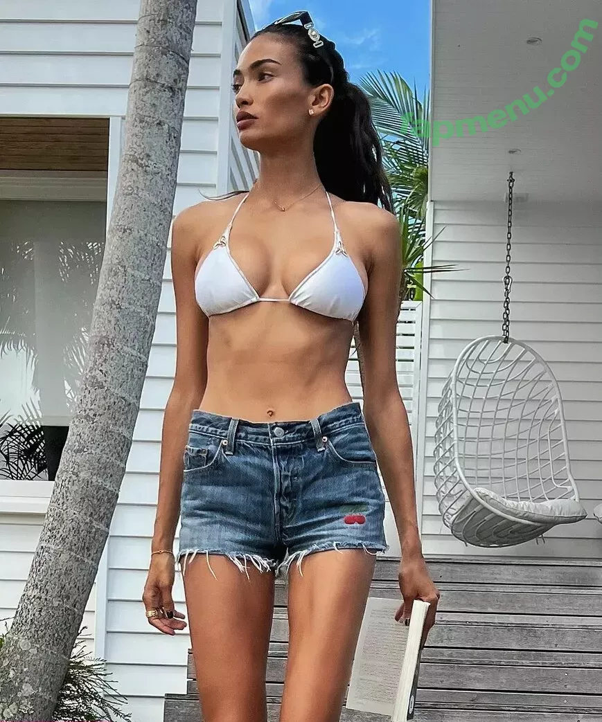 Kelly Gale nude photo #0038 (kellybellyboom / kellygale)