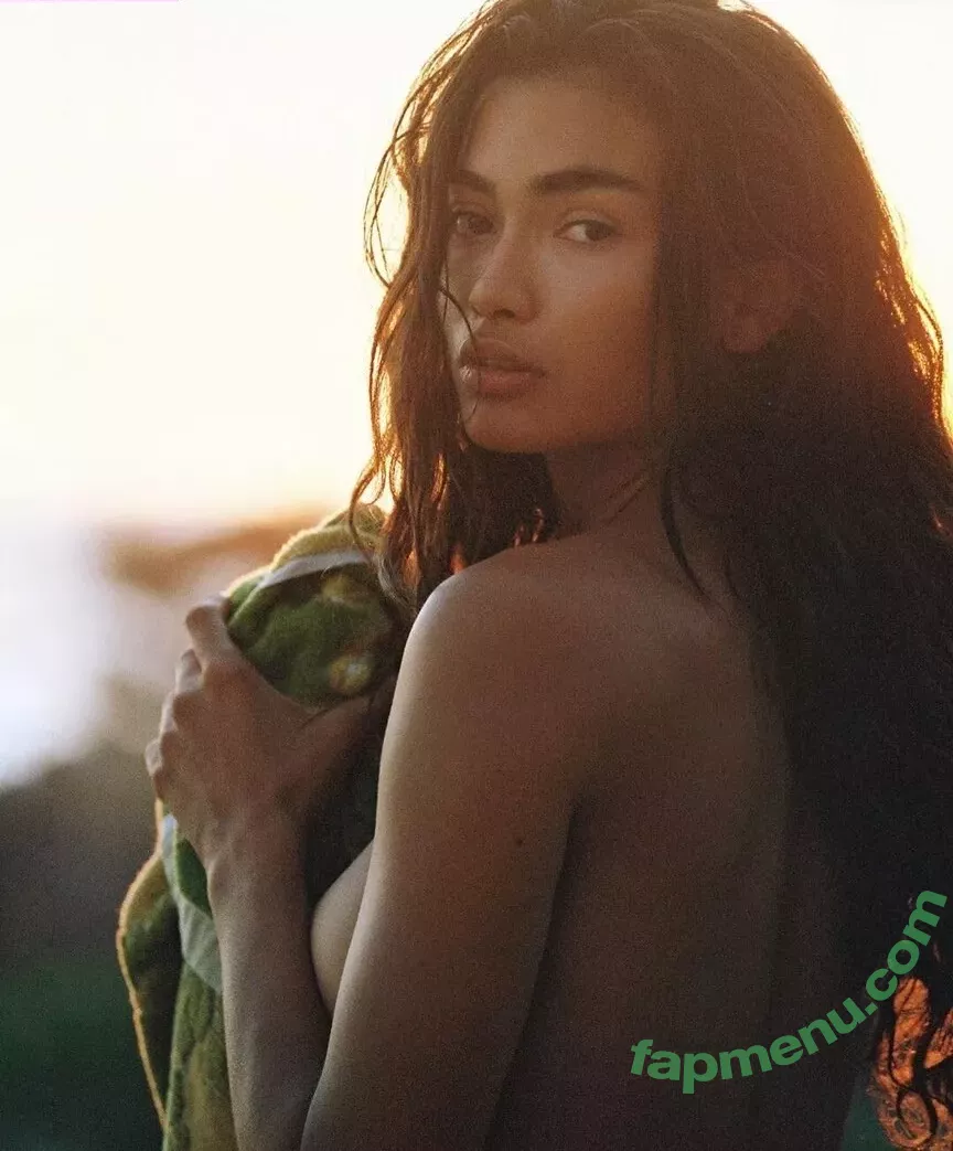 Kelly Gale nude photo #0241 (kellybellyboom / kellygale)