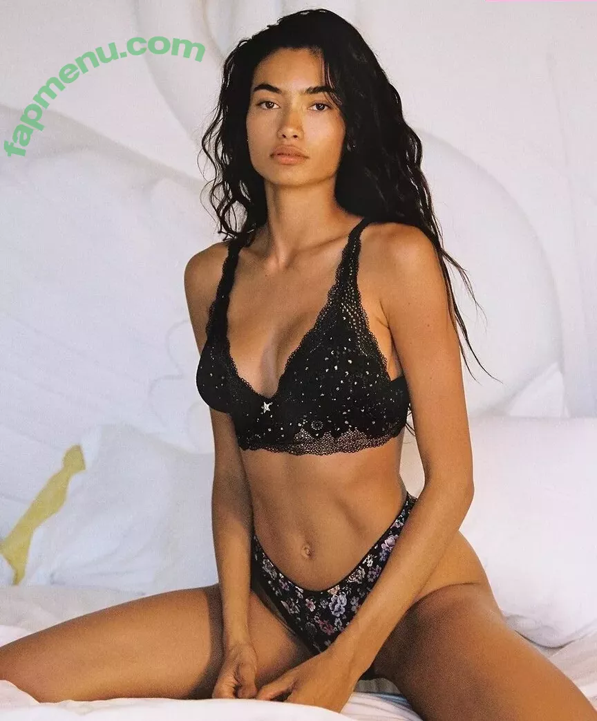 Kelly Gale nude photo #0334 (kellybellyboom / kellygale)