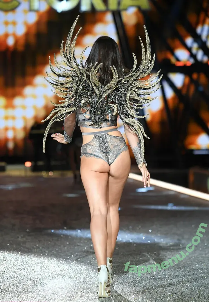 Kelly Gale nude photo #0842 (kellybellyboom / kellygale)