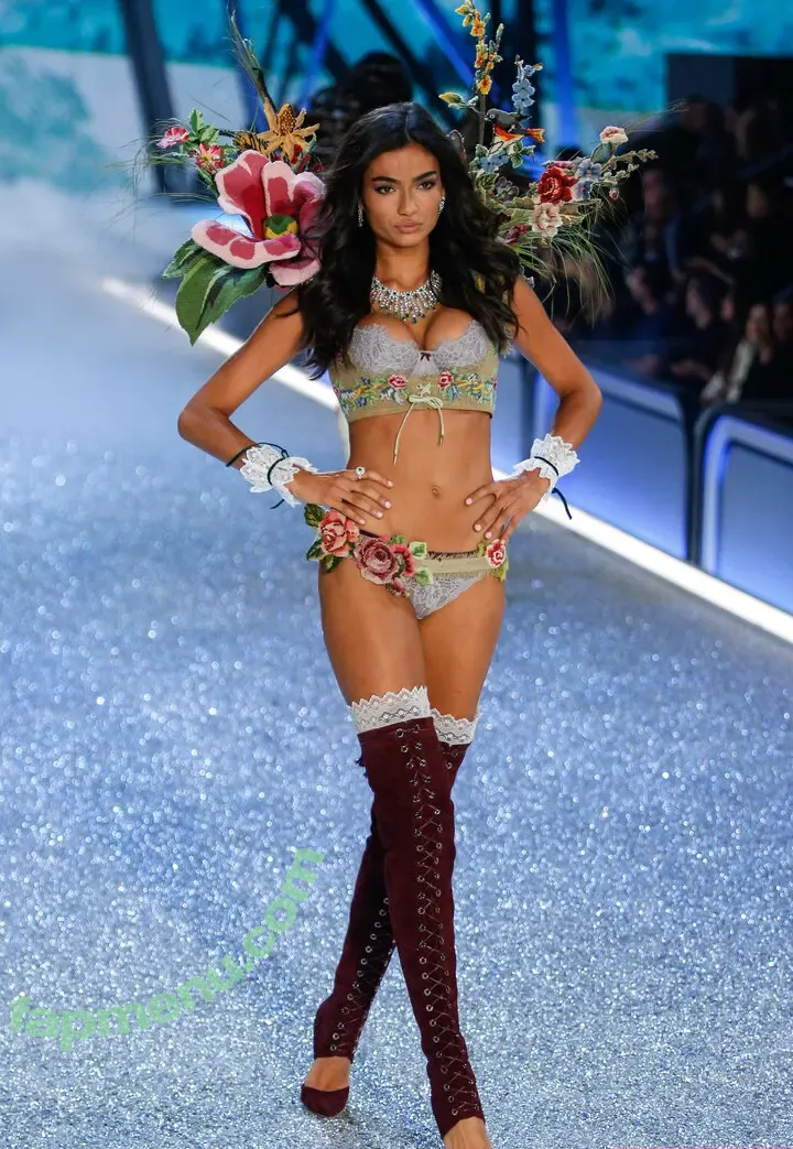 Kelly Gale nude photo #0846 (kellybellyboom / kellygale)