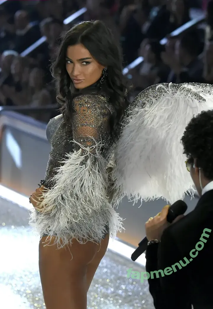 Kelly Gale nude photo #0849 (kellybellyboom / kellygale)