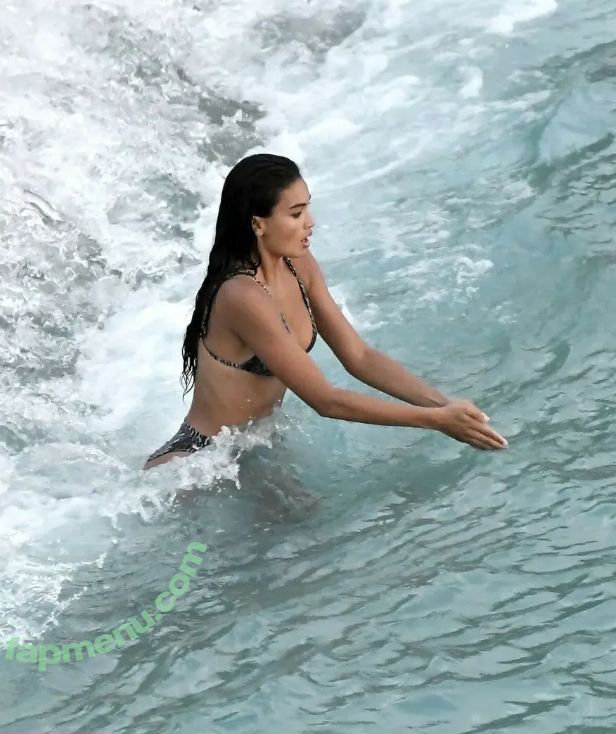 Kelly Gale nude photo #0880 (kellybellyboom / kellygale)