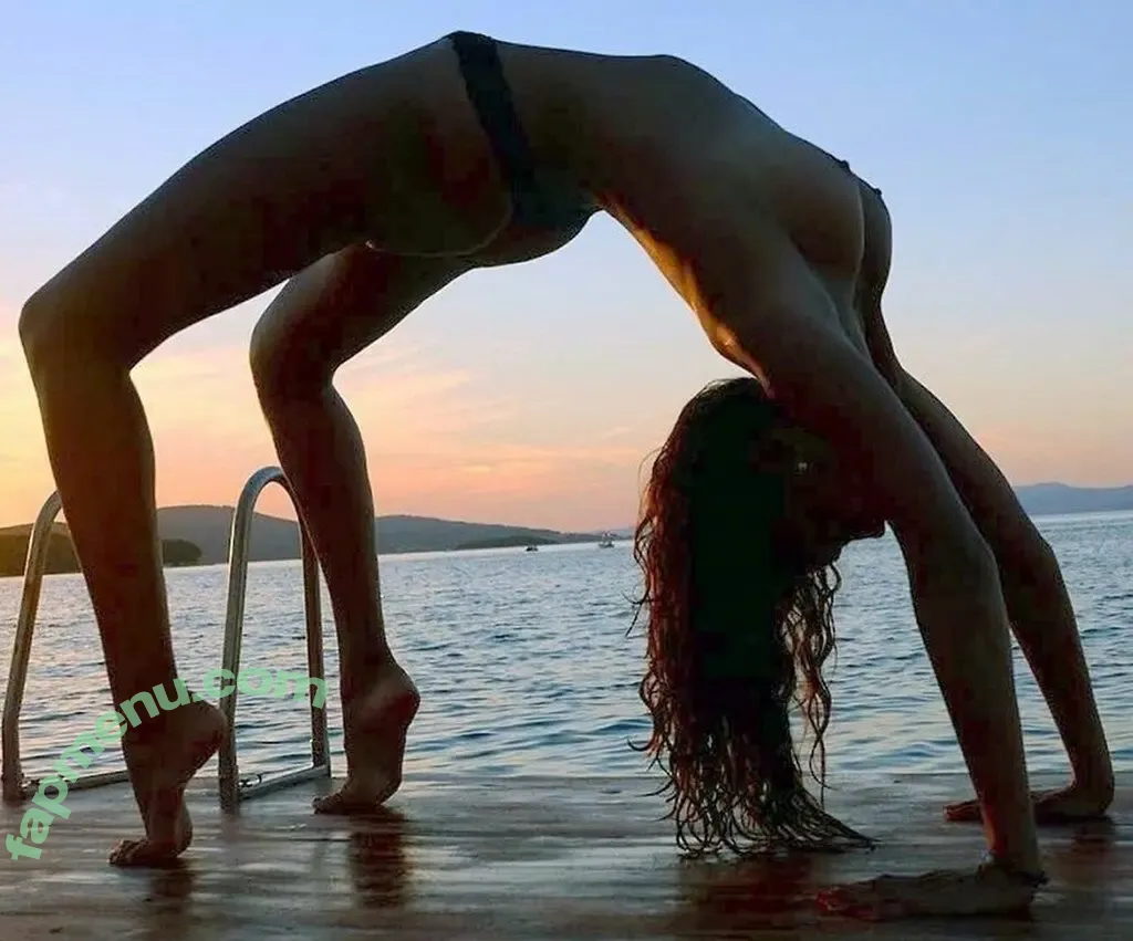 Kelly Gale nude photo #1149 (kellybellyboom / kellygale)