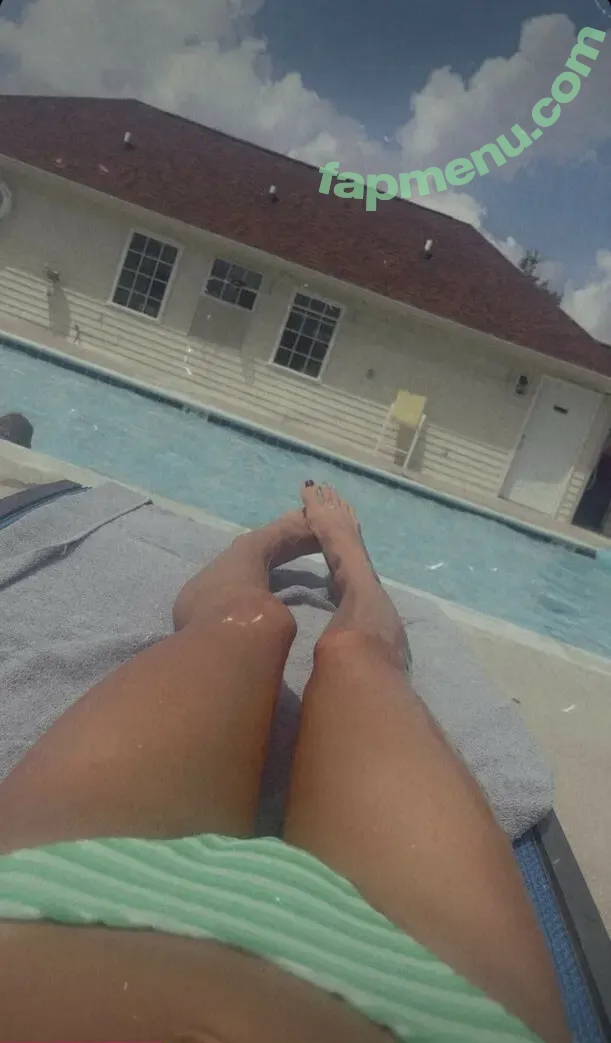 Kelly Lyn nude photo #0057 (Peachh_Barbie)