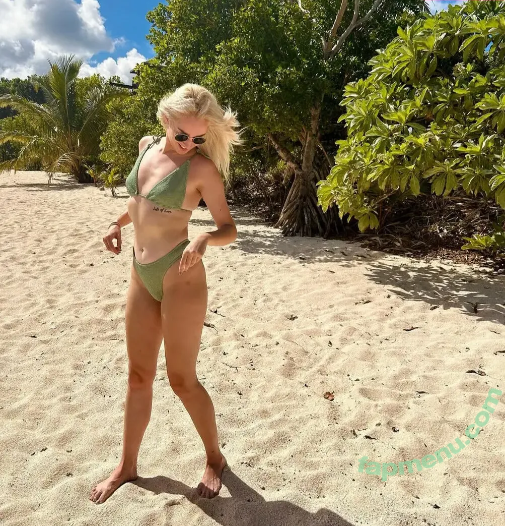 Kelly Marshall nude photo #0016 (kellymarshall98)