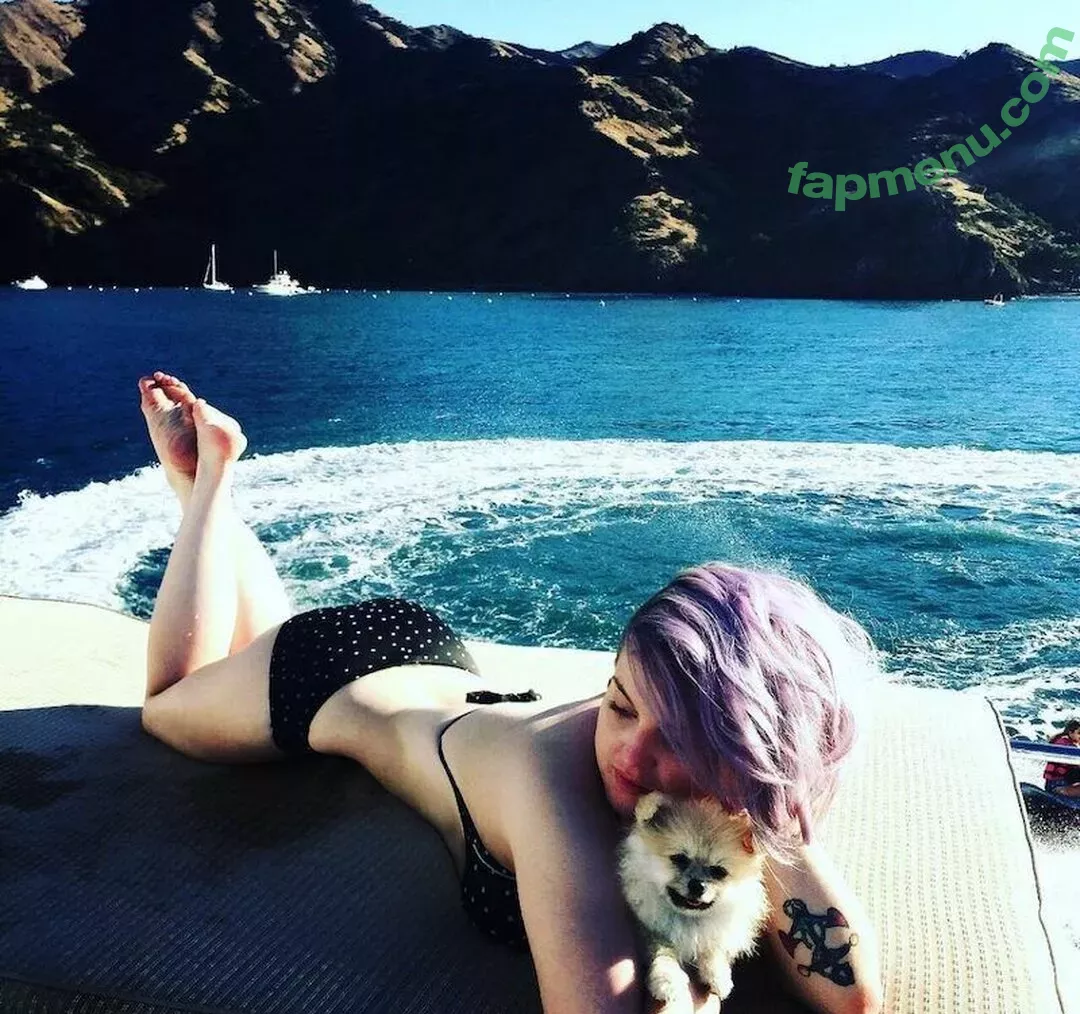 Kelly Osbourne nude photo #0004 (KellyOsbourne)