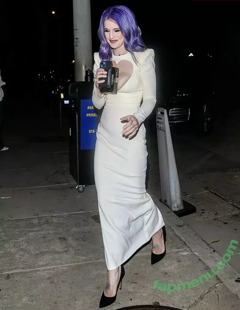 Kelly Osbourne nude photo #0022 (KellyOsbourne)