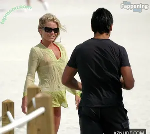 Kelly Ripa / kellyripa nude photo #0070