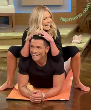 Kelly Ripa / kellyripa nude photo #0073