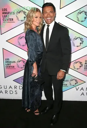 Kelly Ripa / kellyripa nude photo #0075