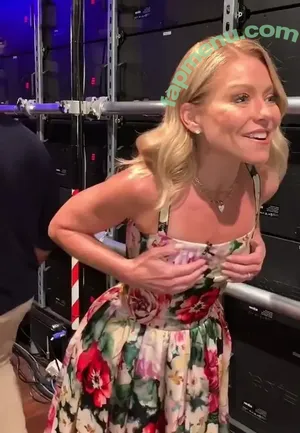 Kelly Ripa / kellyripa nude photo #0088