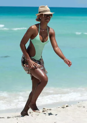 Kelly Rowland / kellyrowland / morenapieldefuego nude photo #0180