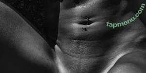 Kelly Winstanley / prettyfitanddeadly nude photo #0024