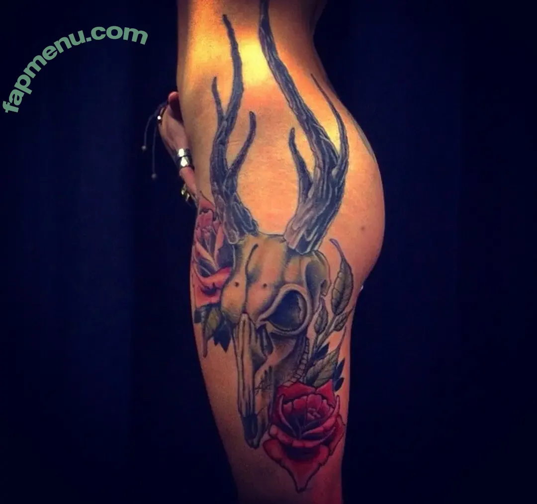 Kelly Winstanley nude photo #0021 (prettyfitanddeadly)