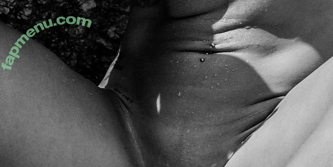 Kelly Winstanley nude photo #0025 (prettyfitanddeadly)