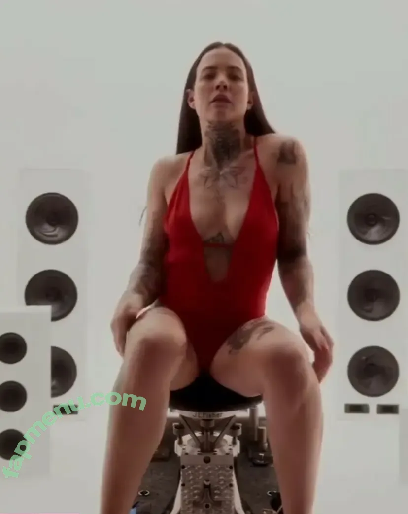 Kelly Winstanley nude photo #0031 (prettyfitanddeadly)
