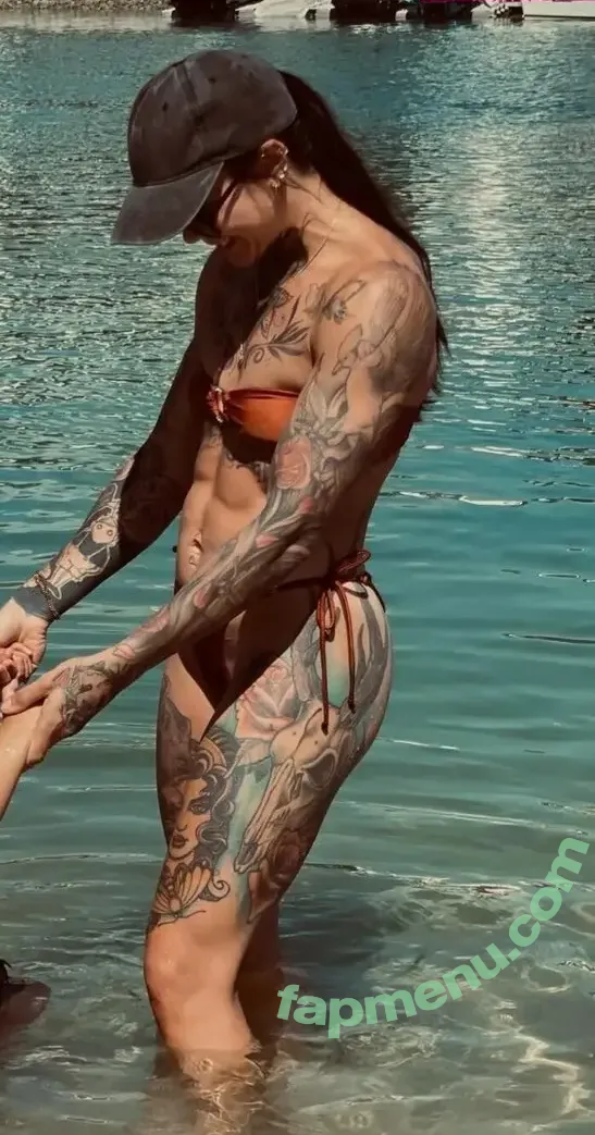 Kelly Winstanley nude photo #0048 (prettyfitanddeadly)