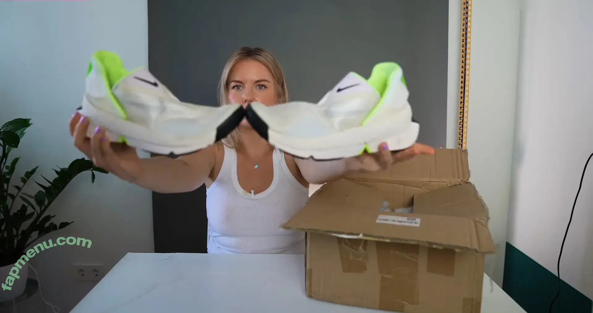 KellyMissesvlog nude photo #0268 (ajandkelz)