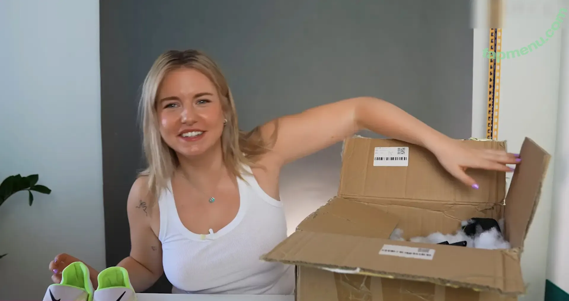 KellyMissesvlog nude photo #0269 (ajandkelz)