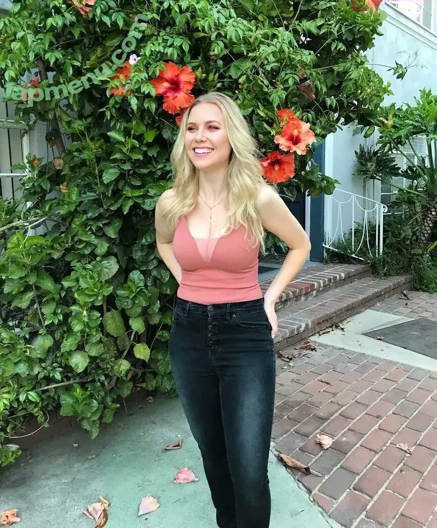 Kelsey Cook nude photo #0027 (KelseyCook / kelseycookcomedy)