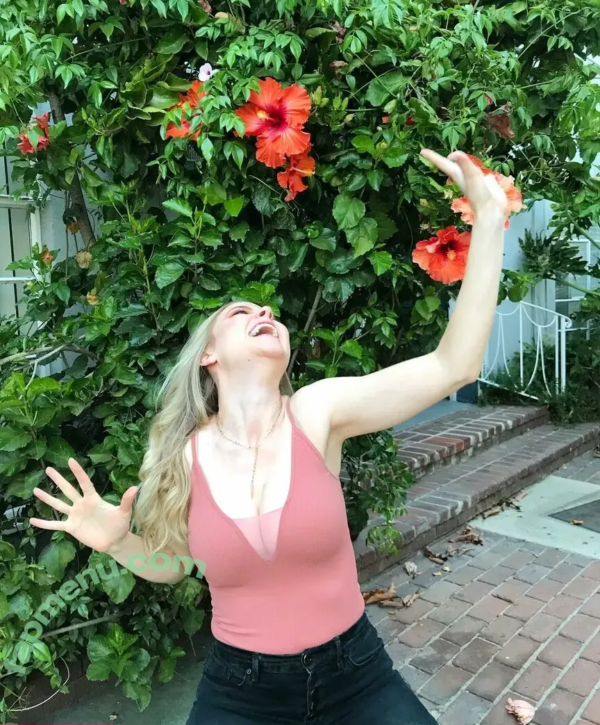 Kelsey Cook nude photo #0028 (KelseyCook / kelseycookcomedy)