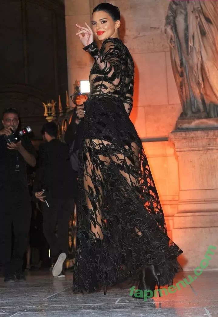 Kendall Jenner nude photo #3804 (KendallJenner)