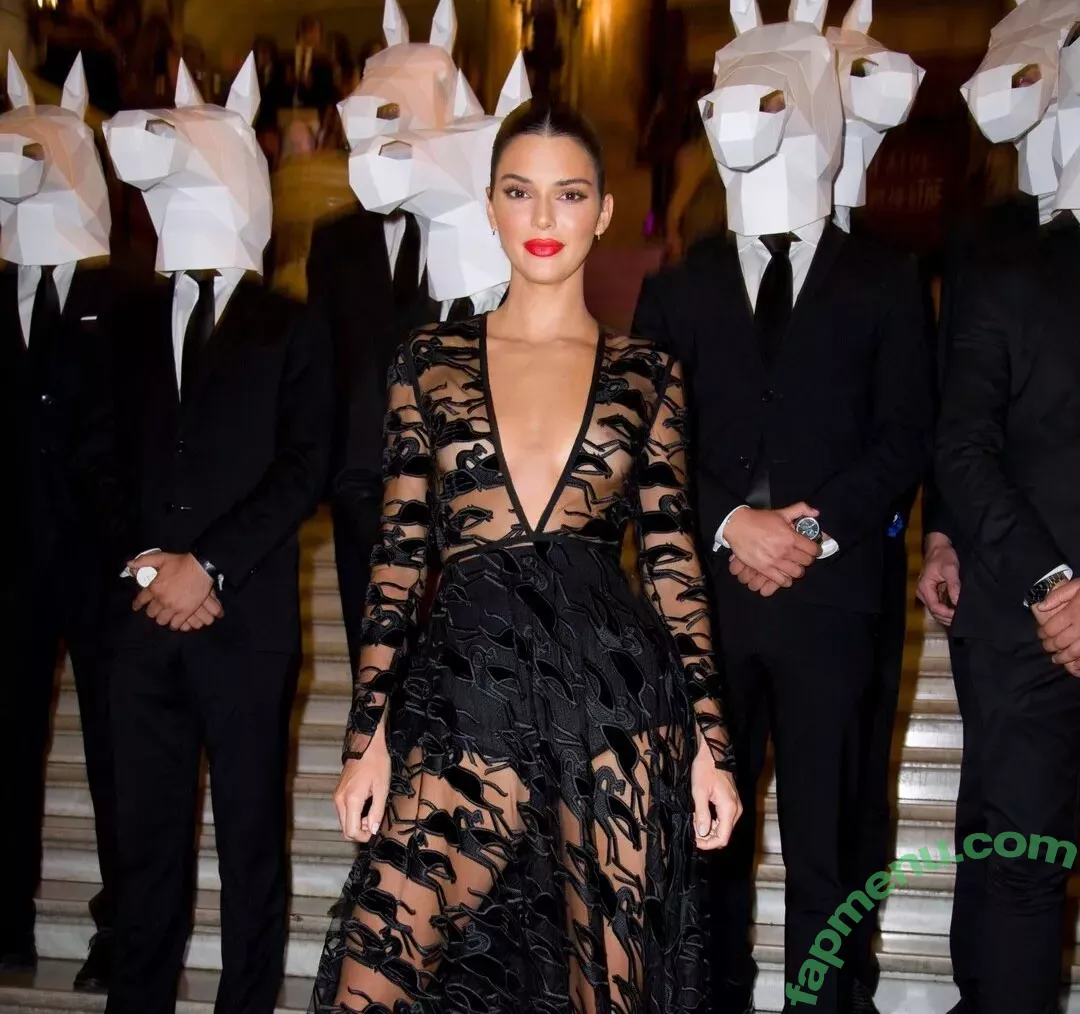 Kendall Jenner nude photo #3811 (KendallJenner)