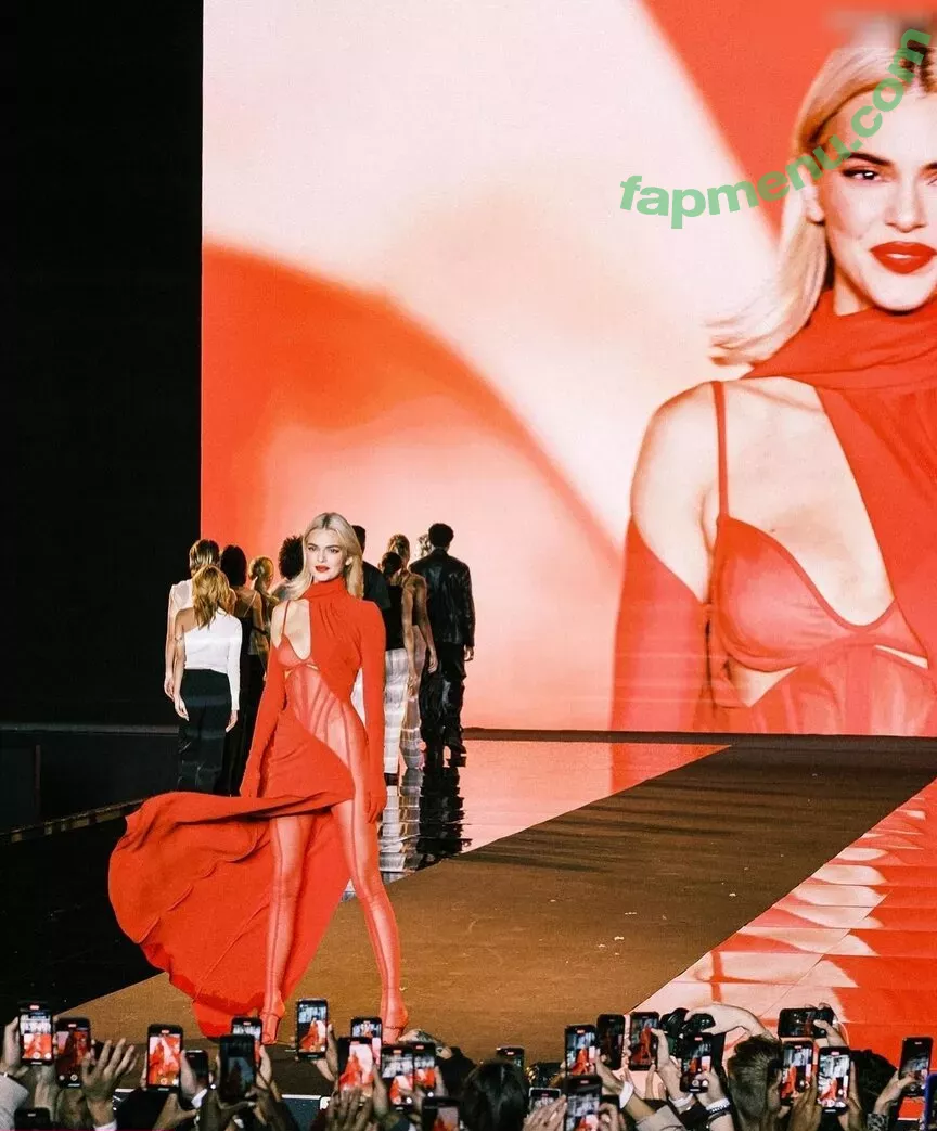 Kendall Jenner nude photo #3820 (KendallJenner)