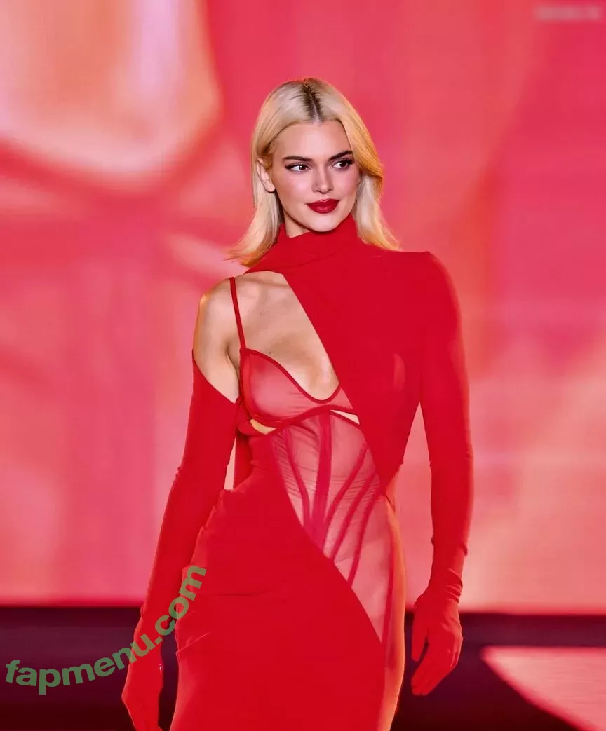 Kendall Jenner nude photo #3822 (KendallJenner)