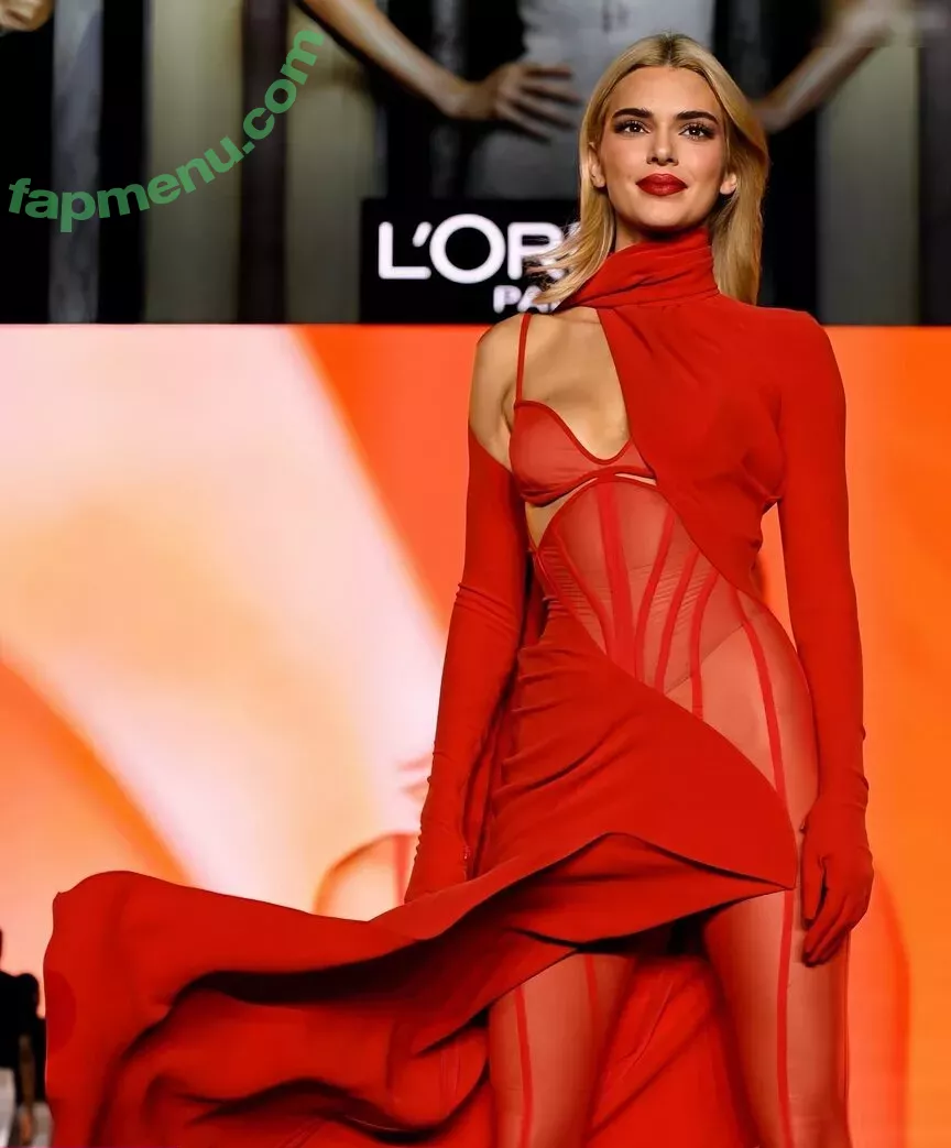 Kendall Jenner nude photo #3825 (KendallJenner)