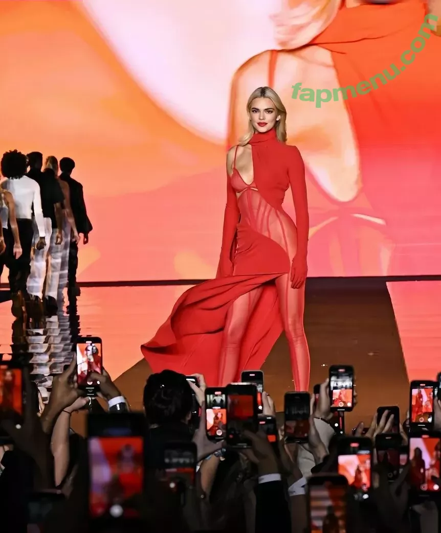 Kendall Jenner nude photo #3826 (KendallJenner)