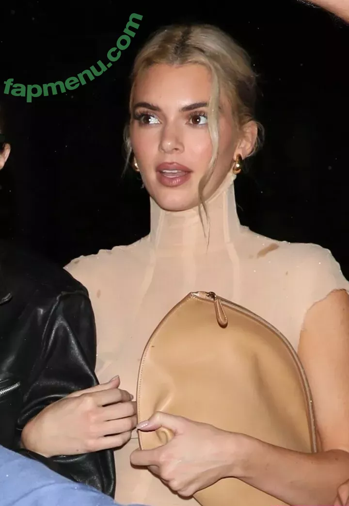 Kendall Jenner nude photo #3835 (KendallJenner)