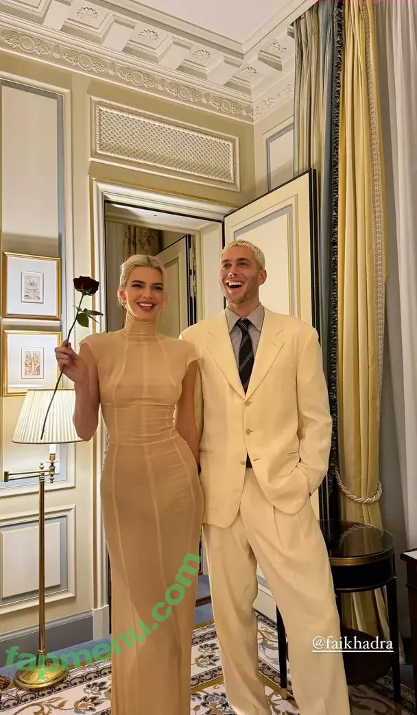 Kendall Jenner nude photo #3865 (KendallJenner)