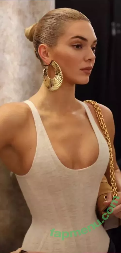 Kendall Jenner nude photo #3898 (KendallJenner)