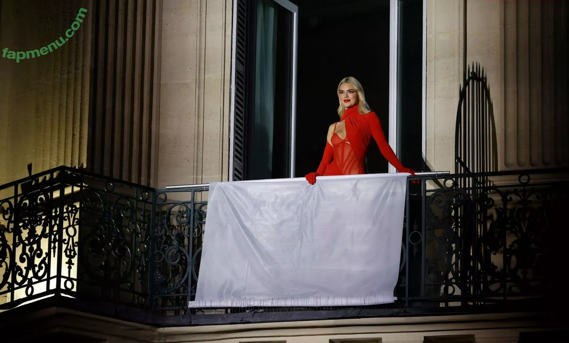 Kendall Jenner nude photo #3901 (KendallJenner)