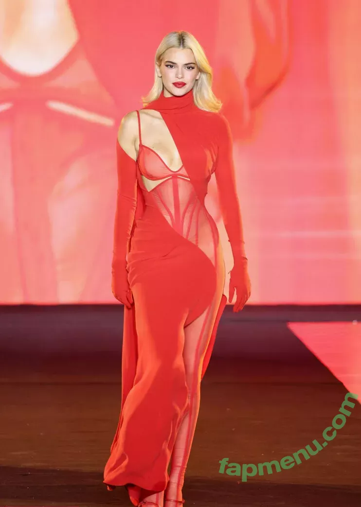 Kendall Jenner nude photo #3902 (KendallJenner)