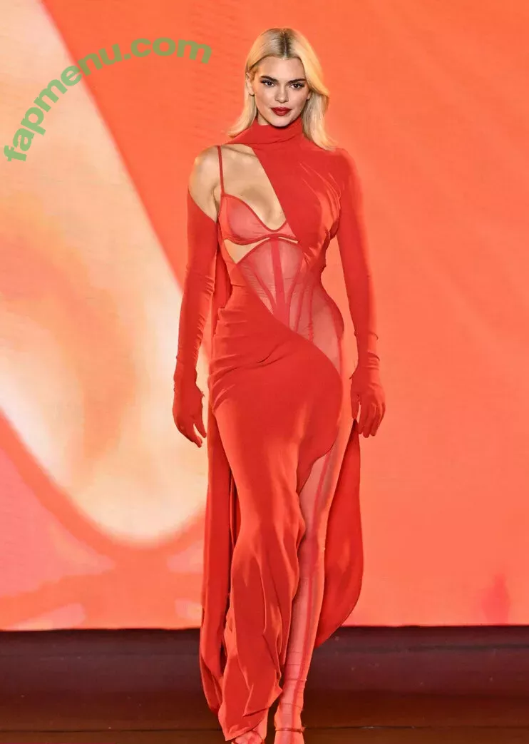 Kendall Jenner nude photo #3905 (KendallJenner)