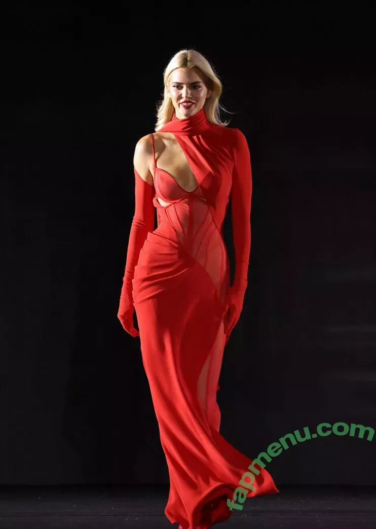 Kendall Jenner nude photo #3907 (KendallJenner)