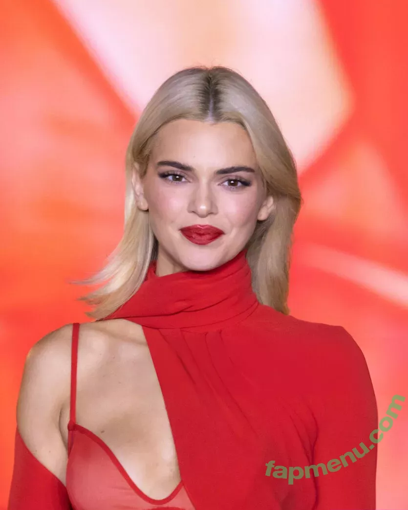 Kendall Jenner nude photo #3920 (KendallJenner)