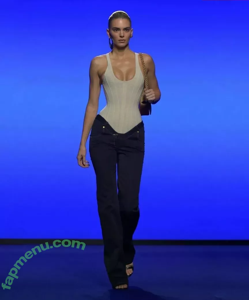 Kendall Jenner nude photo #3924 (KendallJenner)